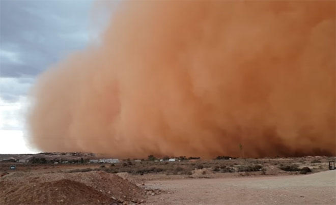 12_australia_dust_storm_101118.jpg